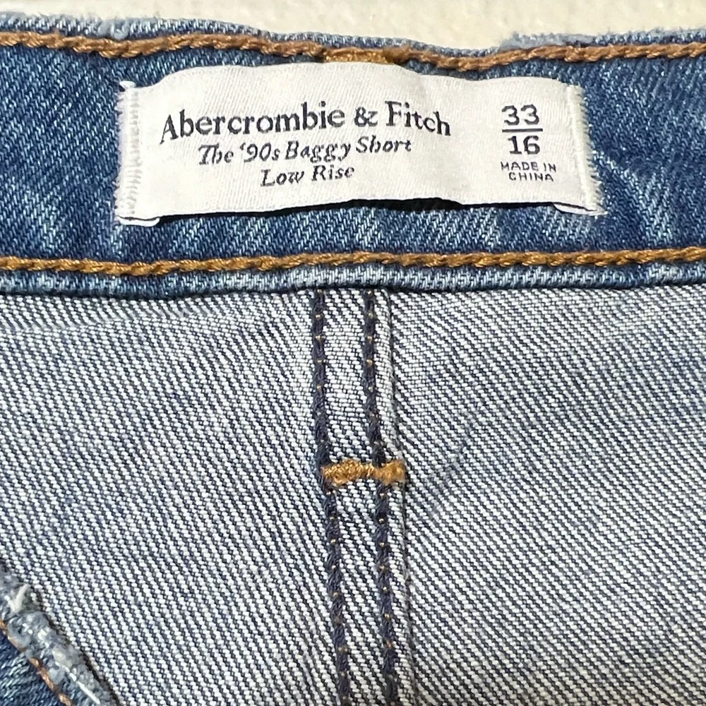 Abercrombie & Fitch The 90s Baggy Short 33/16 Low Rise Distressed Blue Denim